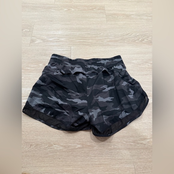 Athleta Printed Mesh Racer Run Mid Rise 4” Short - Picture 7 of 8